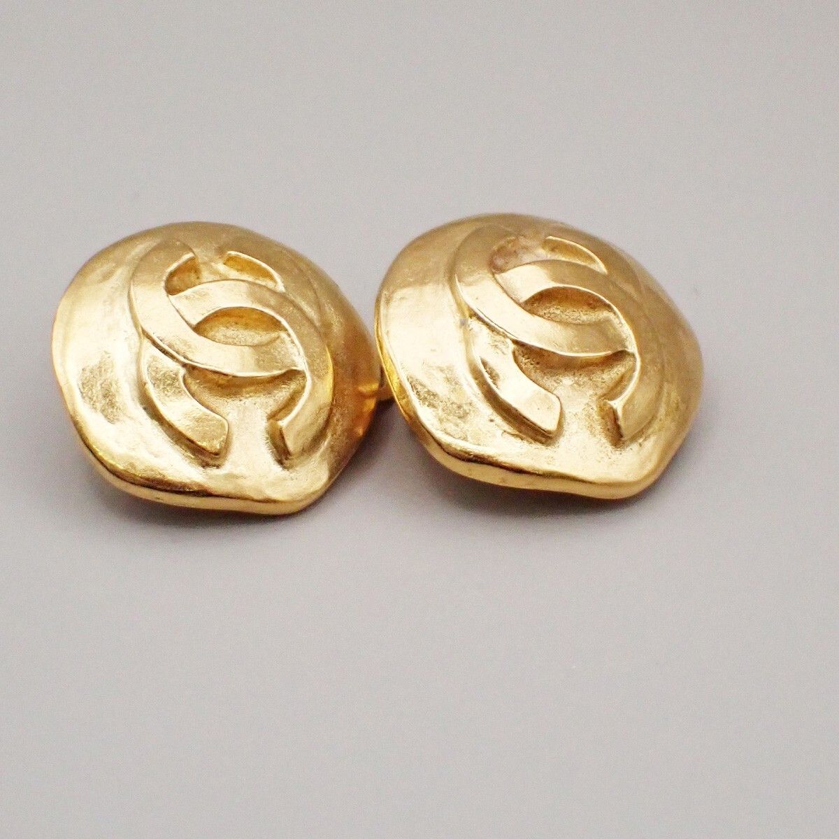 Chanel Chanel Vintage CC Round Clip-On Metal Size ONE SIZE - 3 Thumbnail