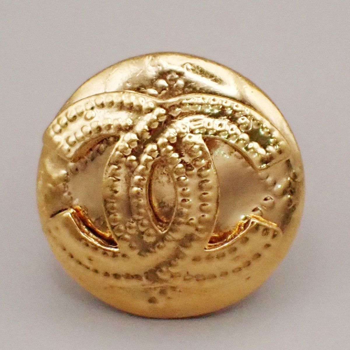 Chanel Chanel Vintage CC Logo Round Clip on Earrings Textured Metal Size ONE SIZE - 4 Thumbnail