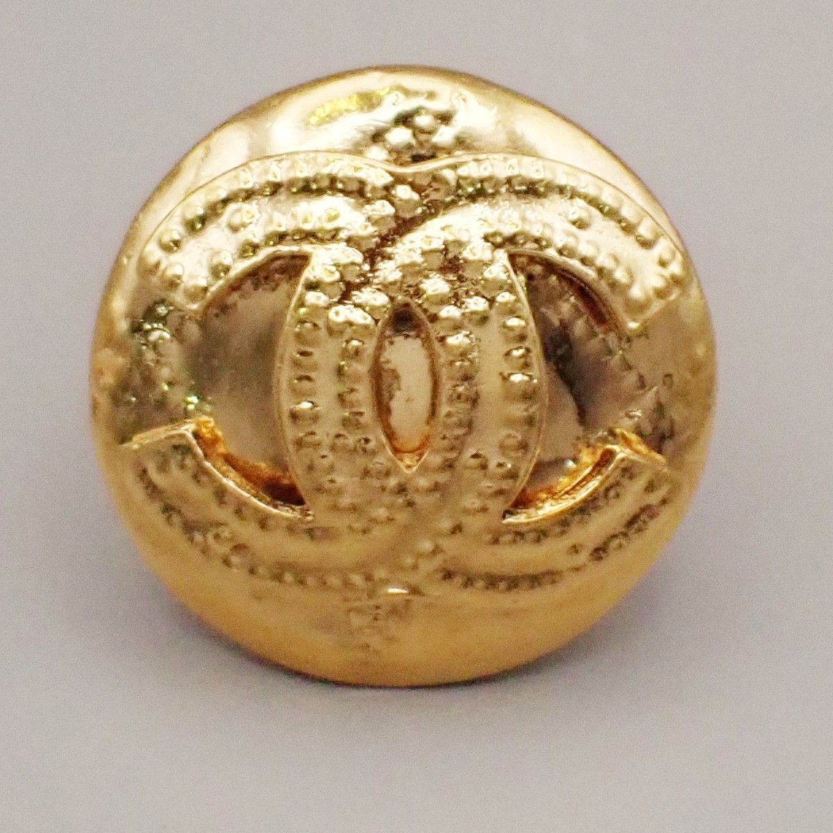 Chanel Chanel Vintage CC Logo Round Clip on Earrings Textured Metal Size ONE SIZE - 12 Thumbnail