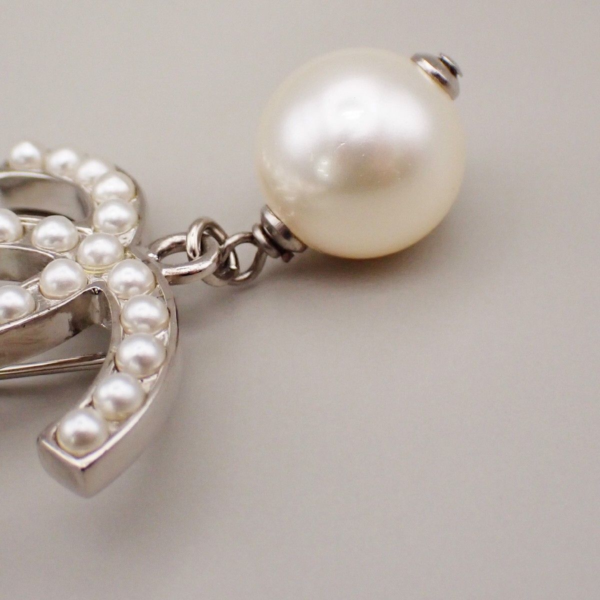 Chanel Chanel CC Drop Brooch Metal and Faux Pearls Size ONE SIZE - 6 Thumbnail