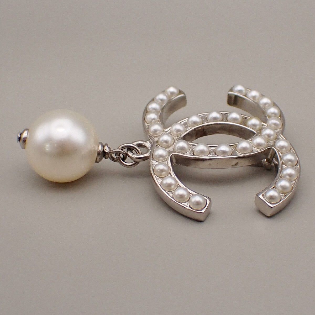 Chanel Chanel CC Drop Brooch Metal and Faux Pearls Size ONE SIZE - 3 Thumbnail