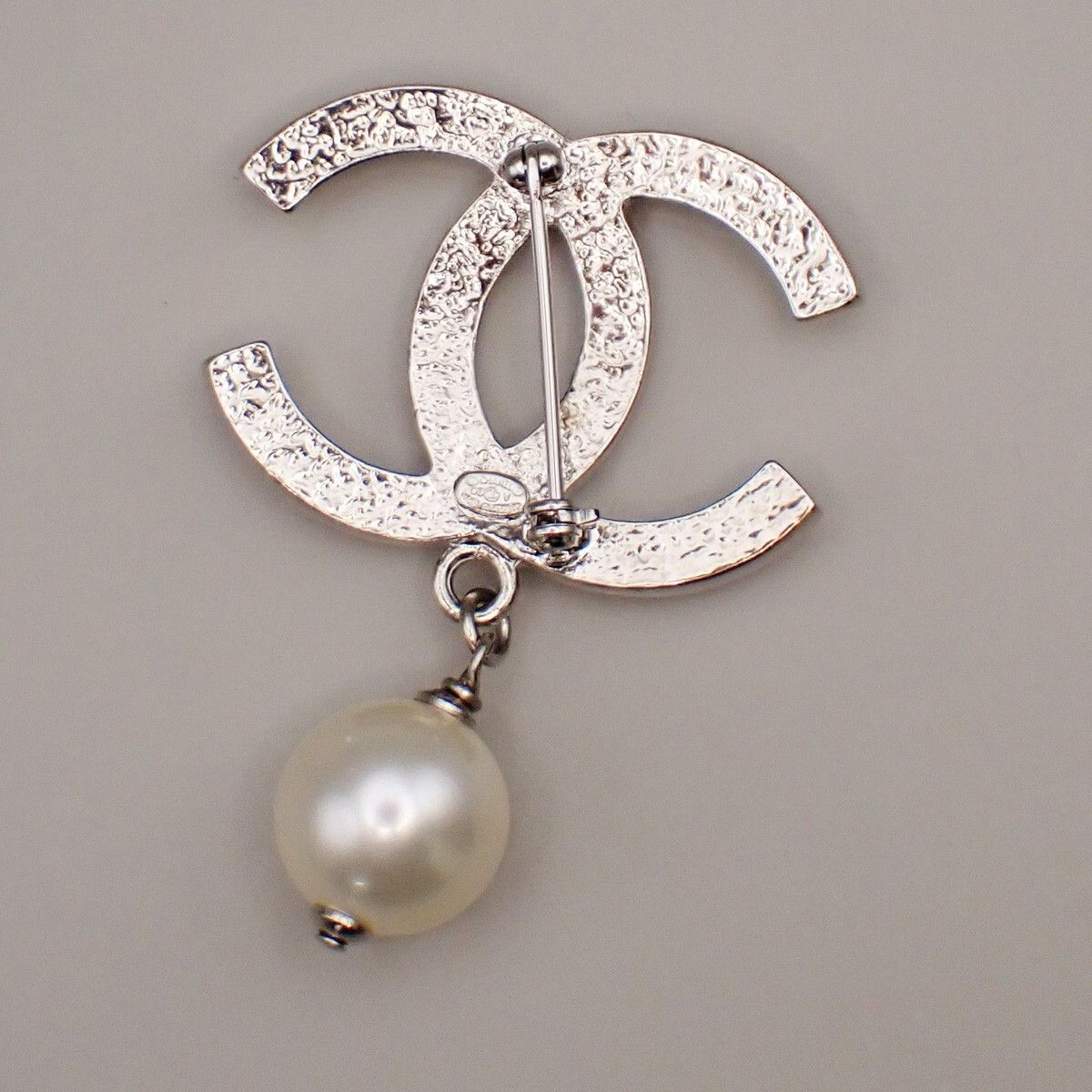 Chanel Chanel CC Drop Brooch Metal and Faux Pearls Size ONE SIZE - 2 Thumbnail