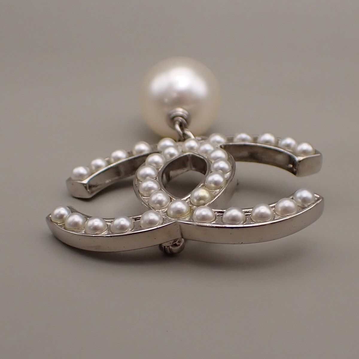 Chanel Chanel CC Drop Brooch Metal and Faux Pearls Size ONE SIZE - 8 Thumbnail