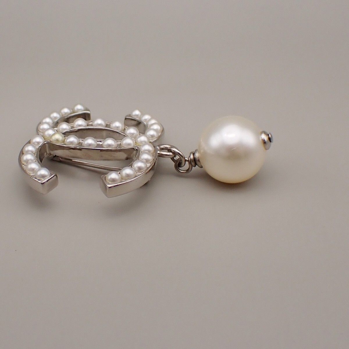 Chanel Chanel CC Drop Brooch Metal and Faux Pearls Size ONE SIZE - 4 Thumbnail