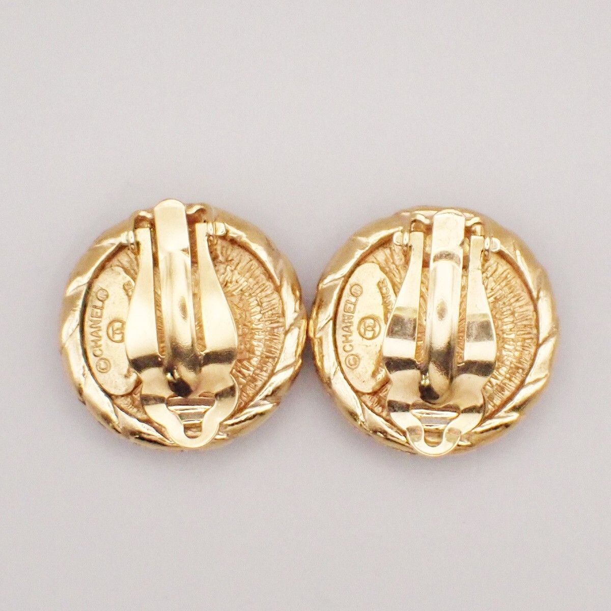 Chanel Chanel Vintage CC Round Clip-On Earrings Metal Size ONE SIZE - 2 Thumbnail