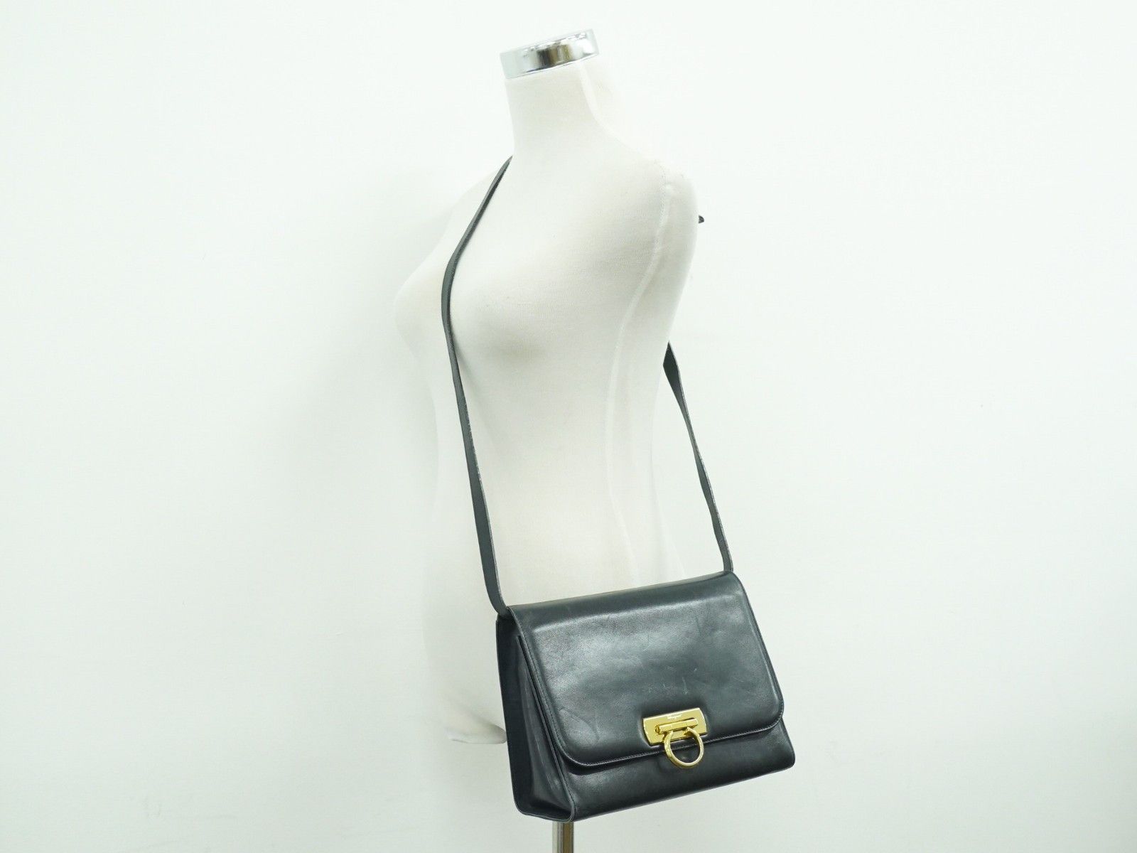 Salvatore Ferragamo Salvatore Ferragamo Gancini Shoulder Bag Leather Size ONE SIZE - 10 Thumbnail