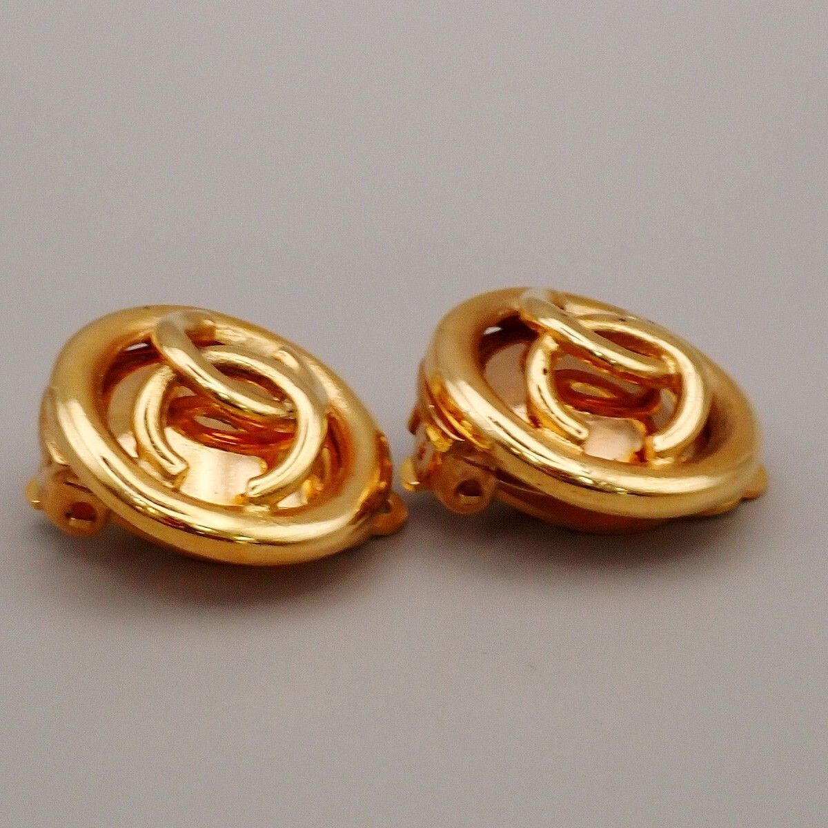 Chanel Chanel Vintage CC Round Clip-On Earrings Metal Size ONE SIZE - 3 Thumbnail