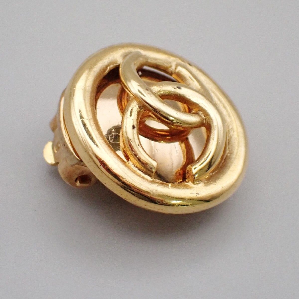 Chanel Chanel Vintage CC Round Clip-On Earrings Metal Size ONE SIZE - 10 Thumbnail