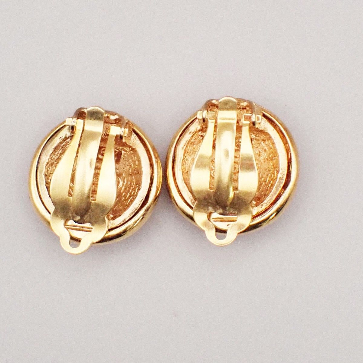Chanel Chanel Vintage CC Round Clip-On Earrings Metal Size ONE SIZE - 2 Thumbnail