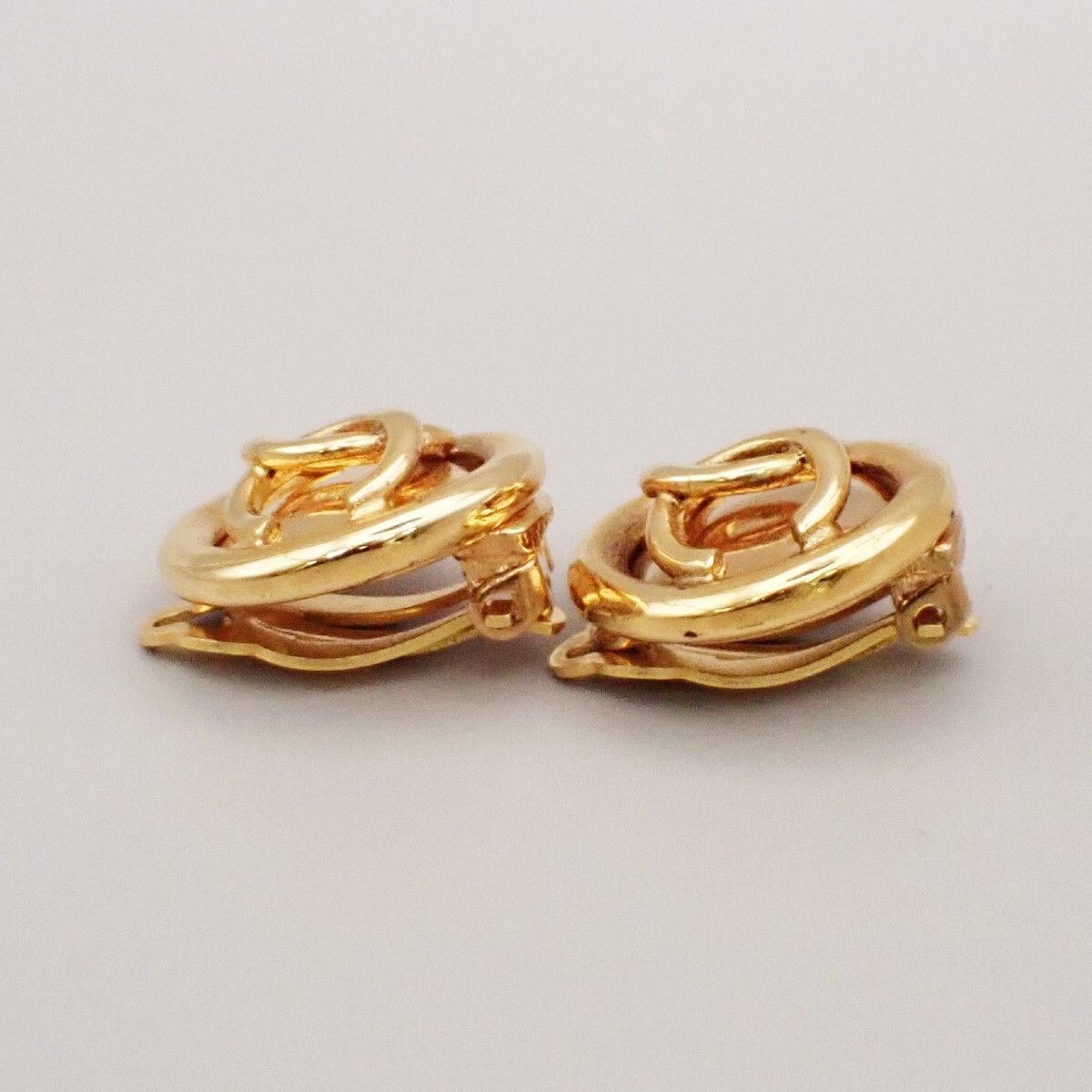 Chanel Chanel Vintage CC Round Clip-On Earrings Metal Size ONE SIZE - 4 Thumbnail