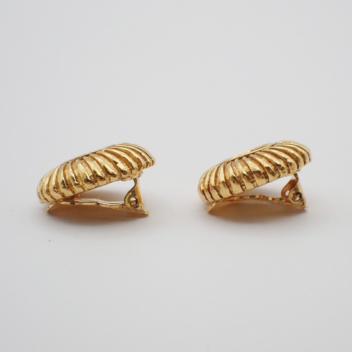Chanel Chanel Vintage CC Round Clip-On Earrings Metal Size ONE SIZE - 3 Thumbnail