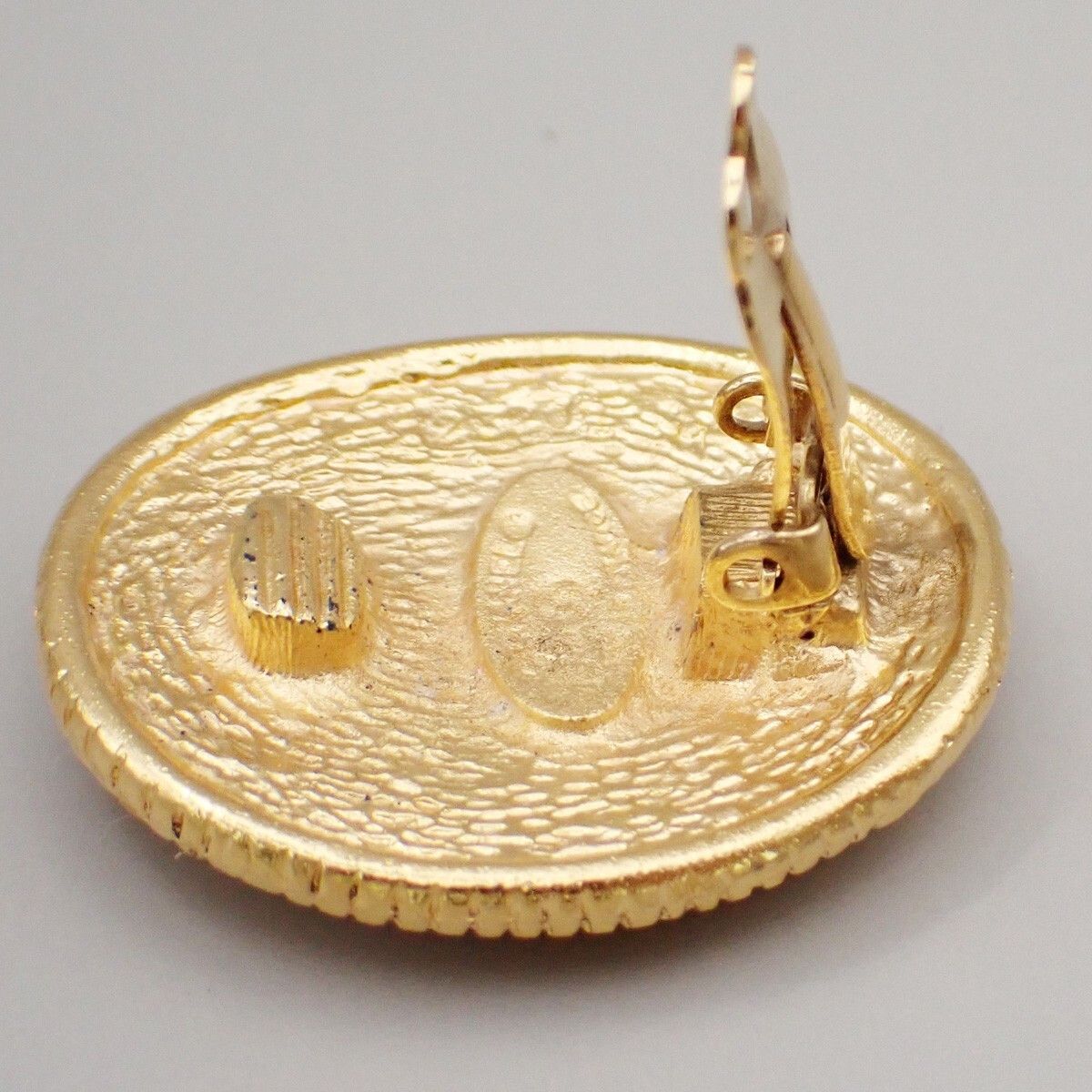 Chanel Chanel clips bouton ovale ange logo Gold-plated Size ONE SIZE - 8 Thumbnail
