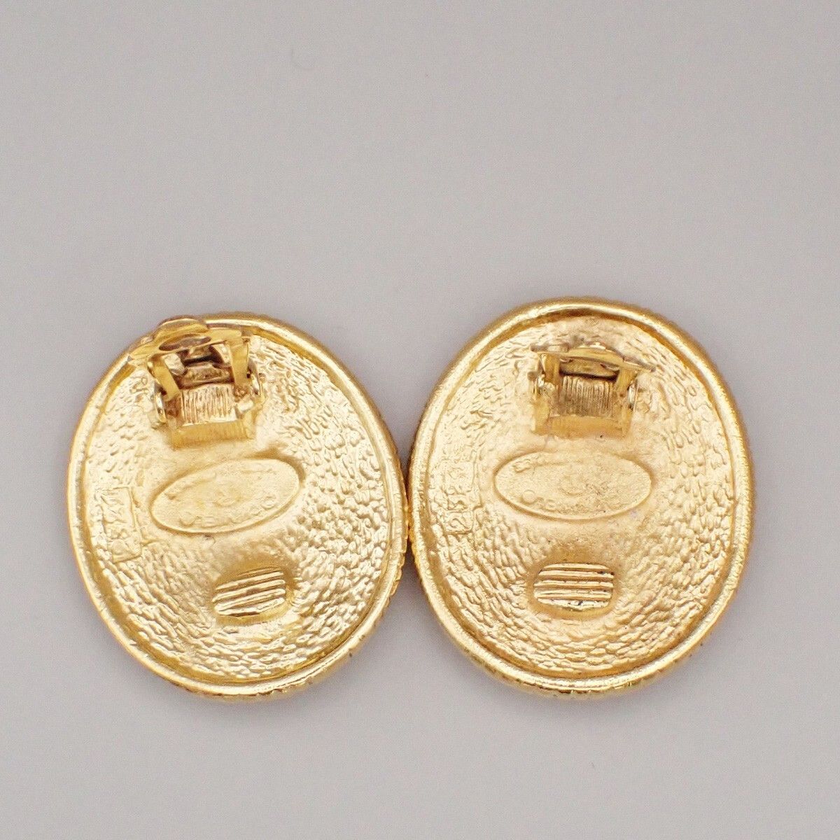 Chanel Chanel clips bouton ovale ange logo Gold-plated Size ONE SIZE - 3 Thumbnail