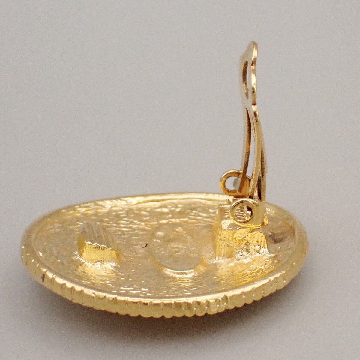 Chanel Chanel clips bouton ovale ange logo Gold-plated Size ONE SIZE - 7 Thumbnail