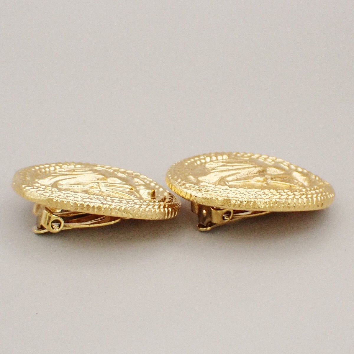 Chanel Chanel clips bouton ovale ange logo Gold-plated Size ONE SIZE - 4 Thumbnail