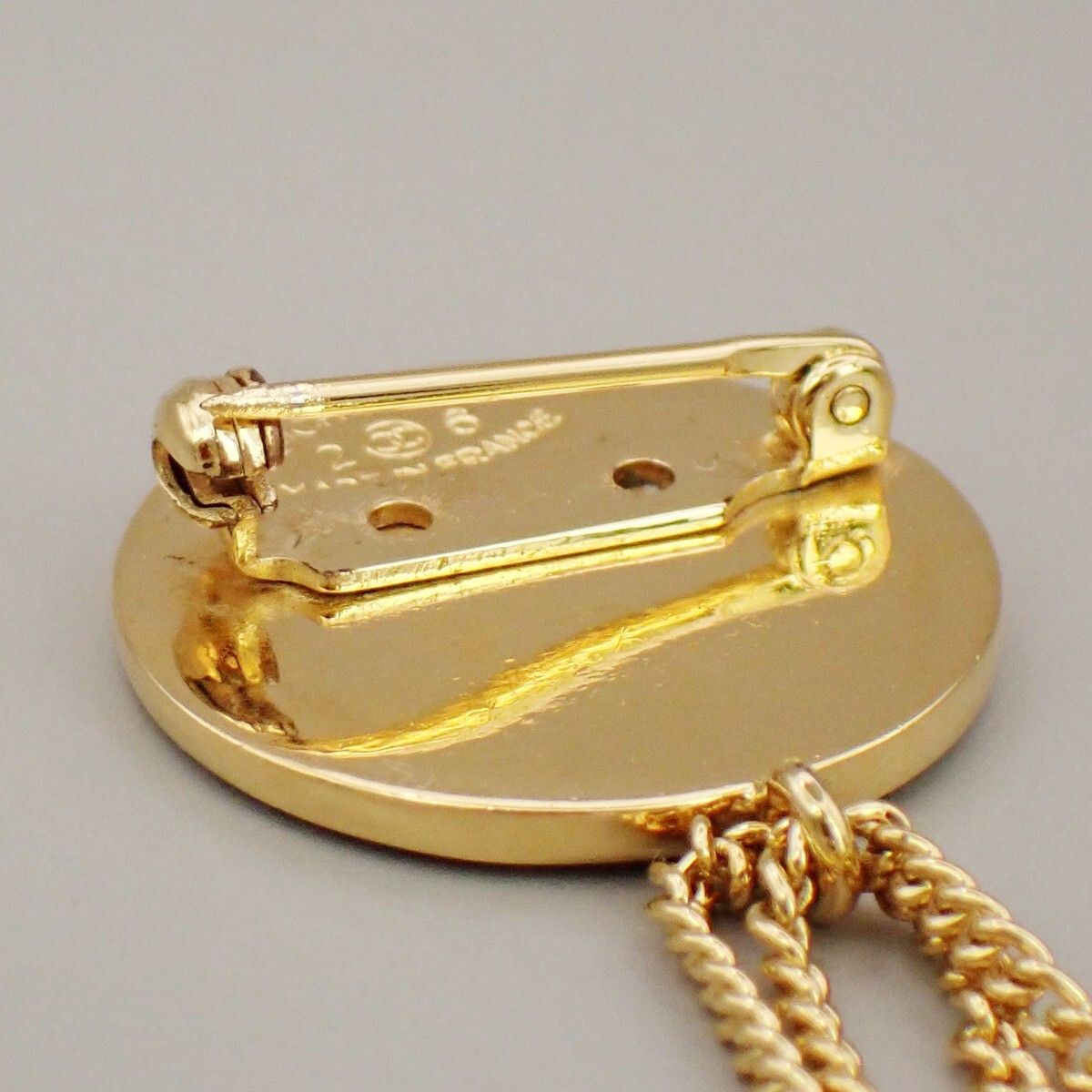 Chanel Chanel Vintage Medallion Flap Bag Brooch Metal Size ONE SIZE - 8 Thumbnail