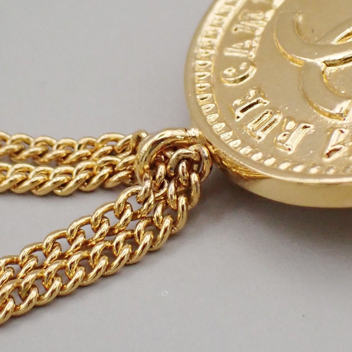 Chanel Chanel Vintage Medallion Flap Bag Brooch Metal Size ONE SIZE - 6 Thumbnail