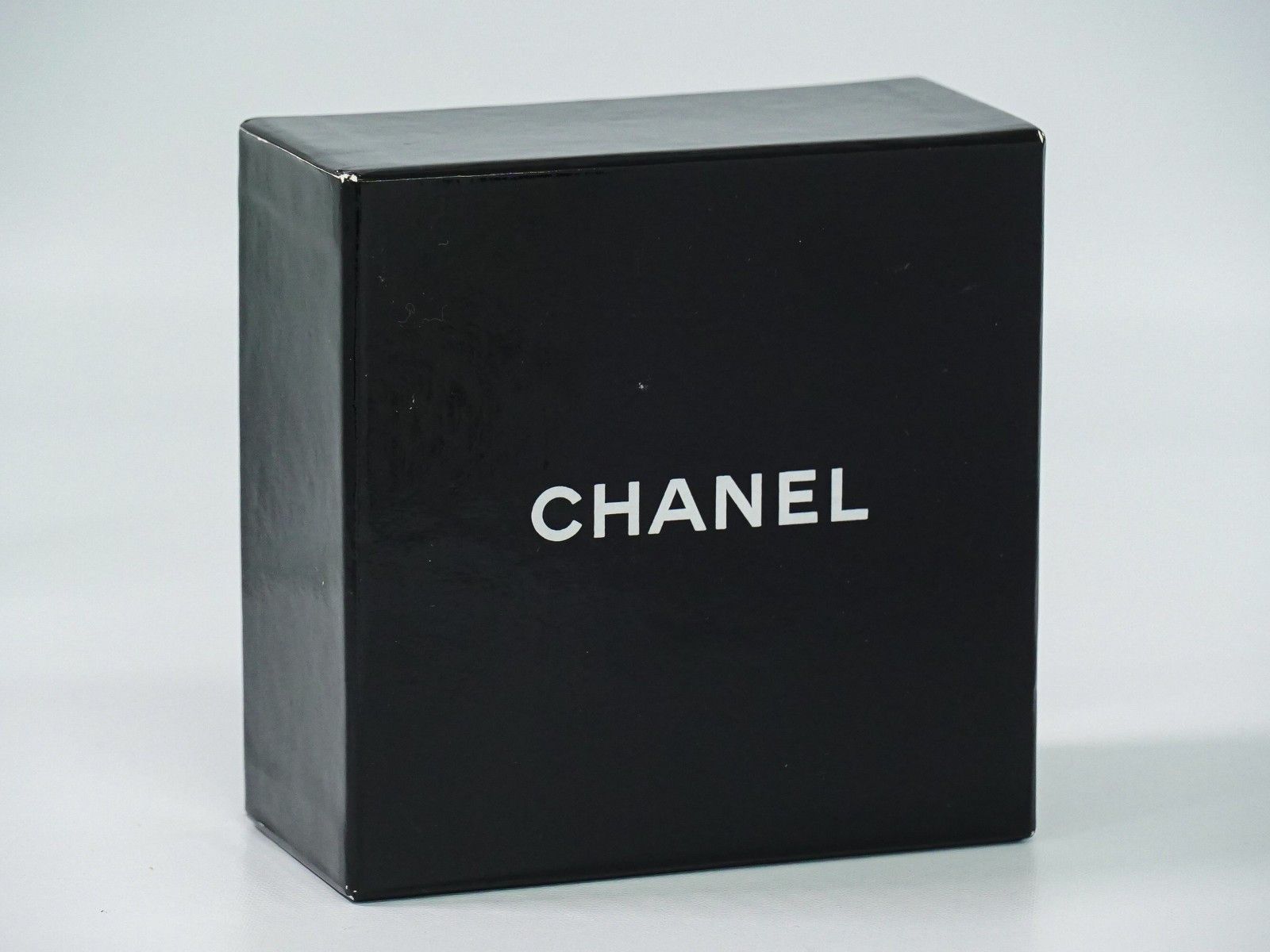 Chanel Chanel CC Camellia Brooch Plastic with Faux Pearl Size ONE SIZE - 4 Thumbnail