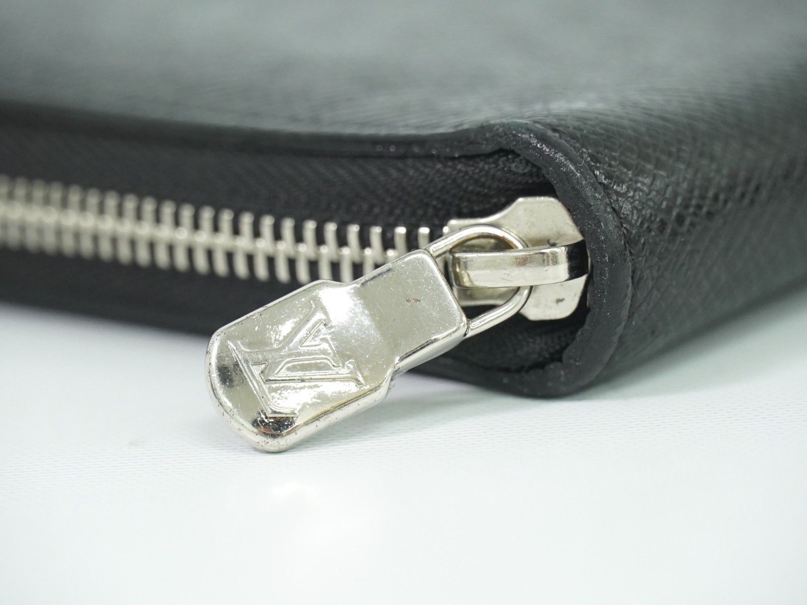 Louis Vuitton Louis Vuitton Zippy Organizer Taiga Leather Size ONE SIZE - 9 Thumbnail