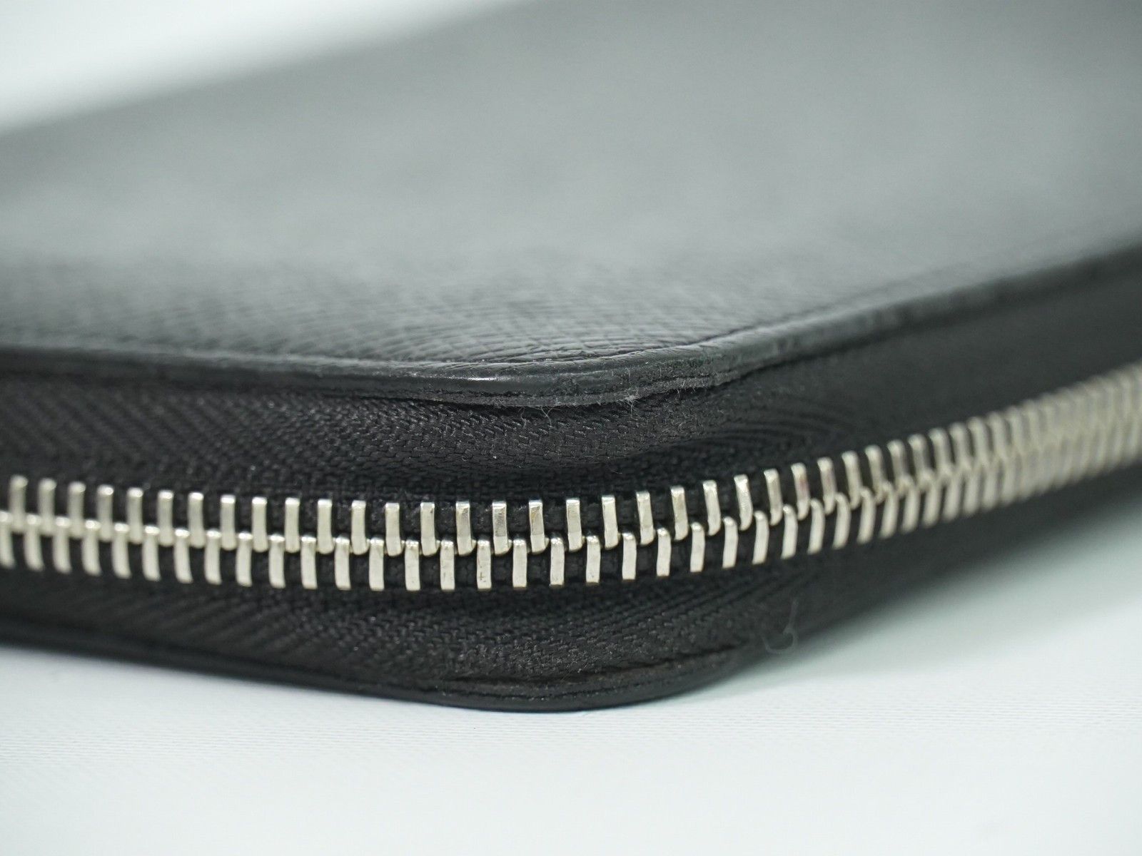 Louis Vuitton Louis Vuitton Zippy Organizer Taiga Leather Size ONE SIZE - 8 Thumbnail