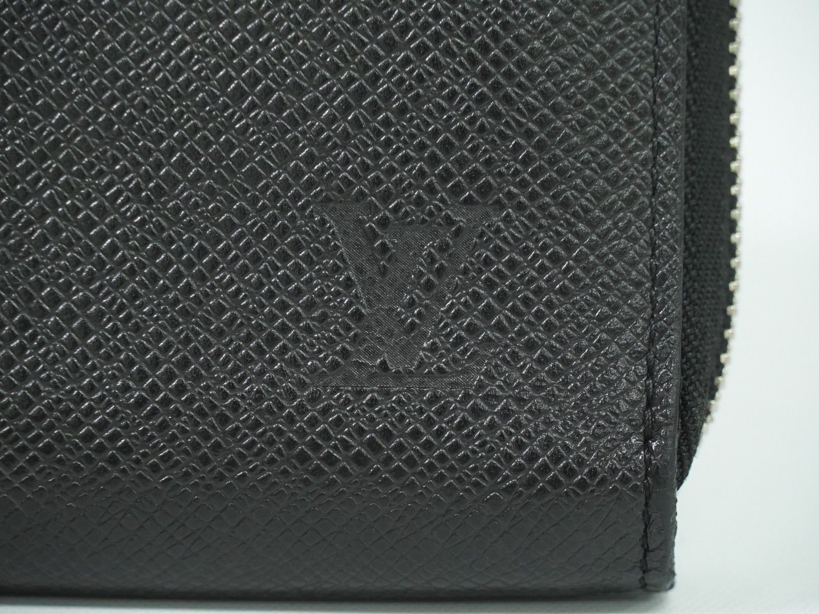 Louis Vuitton Louis Vuitton Zippy Organizer Taiga Leather Size ONE SIZE - 11 Thumbnail