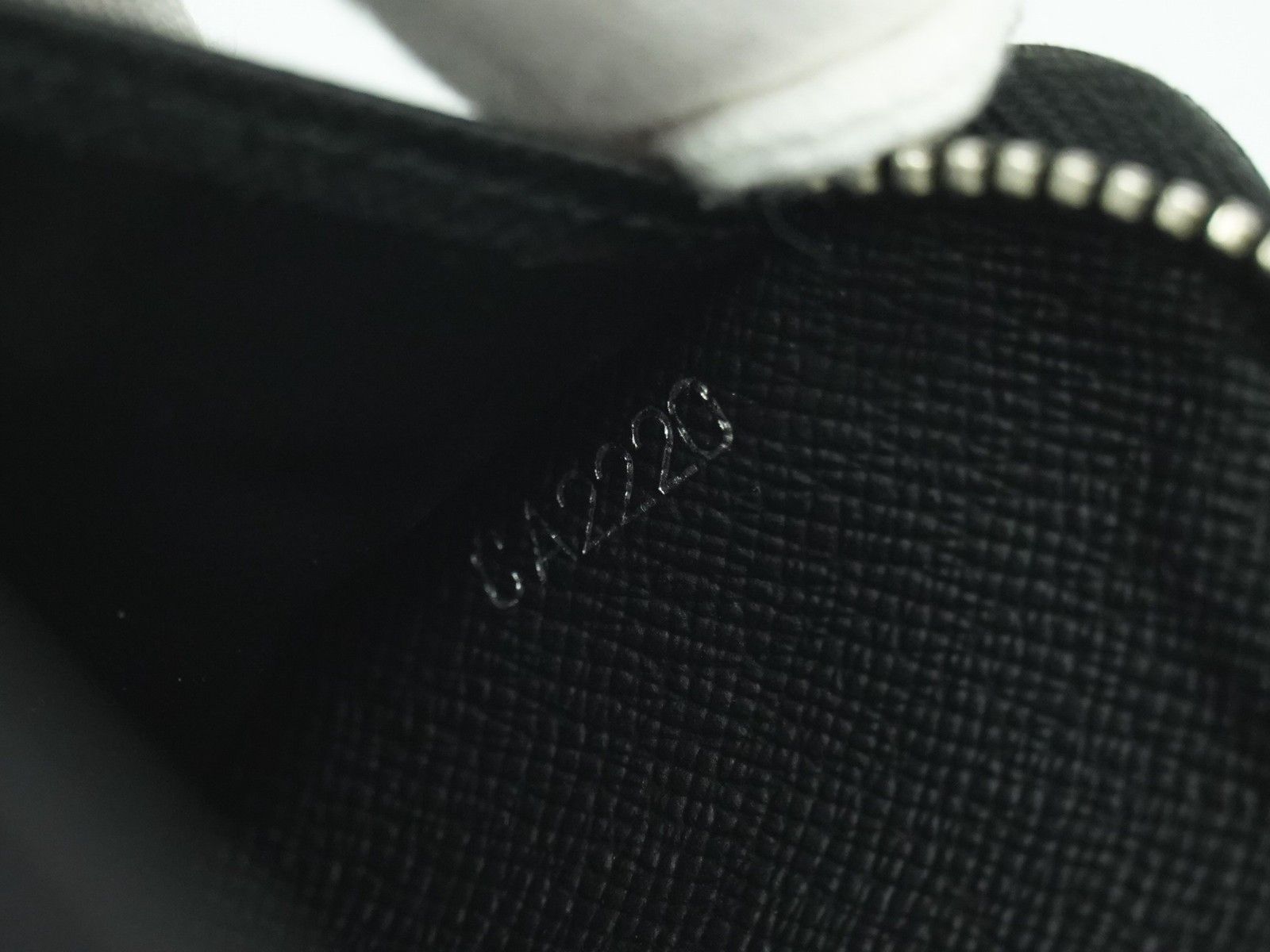 Louis Vuitton Louis Vuitton Zippy Organizer Taiga Leather Size ONE SIZE - 4 Thumbnail