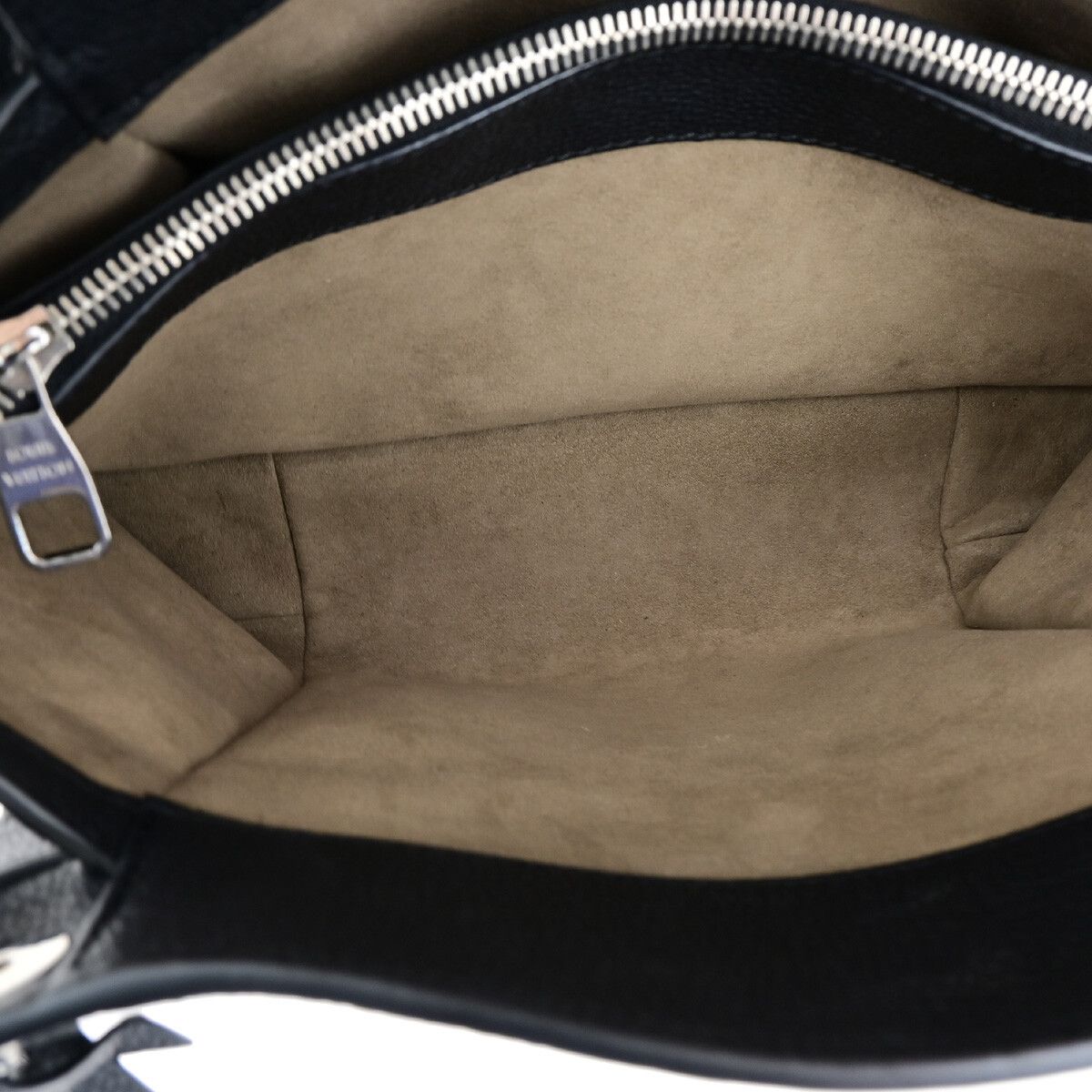 Louis Vuitton Louis Vuitton Sevres Handbag Mahina Leather Size ONE SIZE - 5 Thumbnail