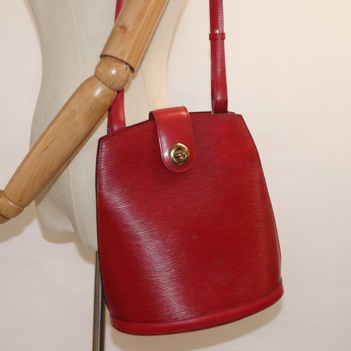 Louis Vuitton Louis Vuitton Cluny Shoulder Bag Epi Leather Size ONE SIZE - 14 Thumbnail