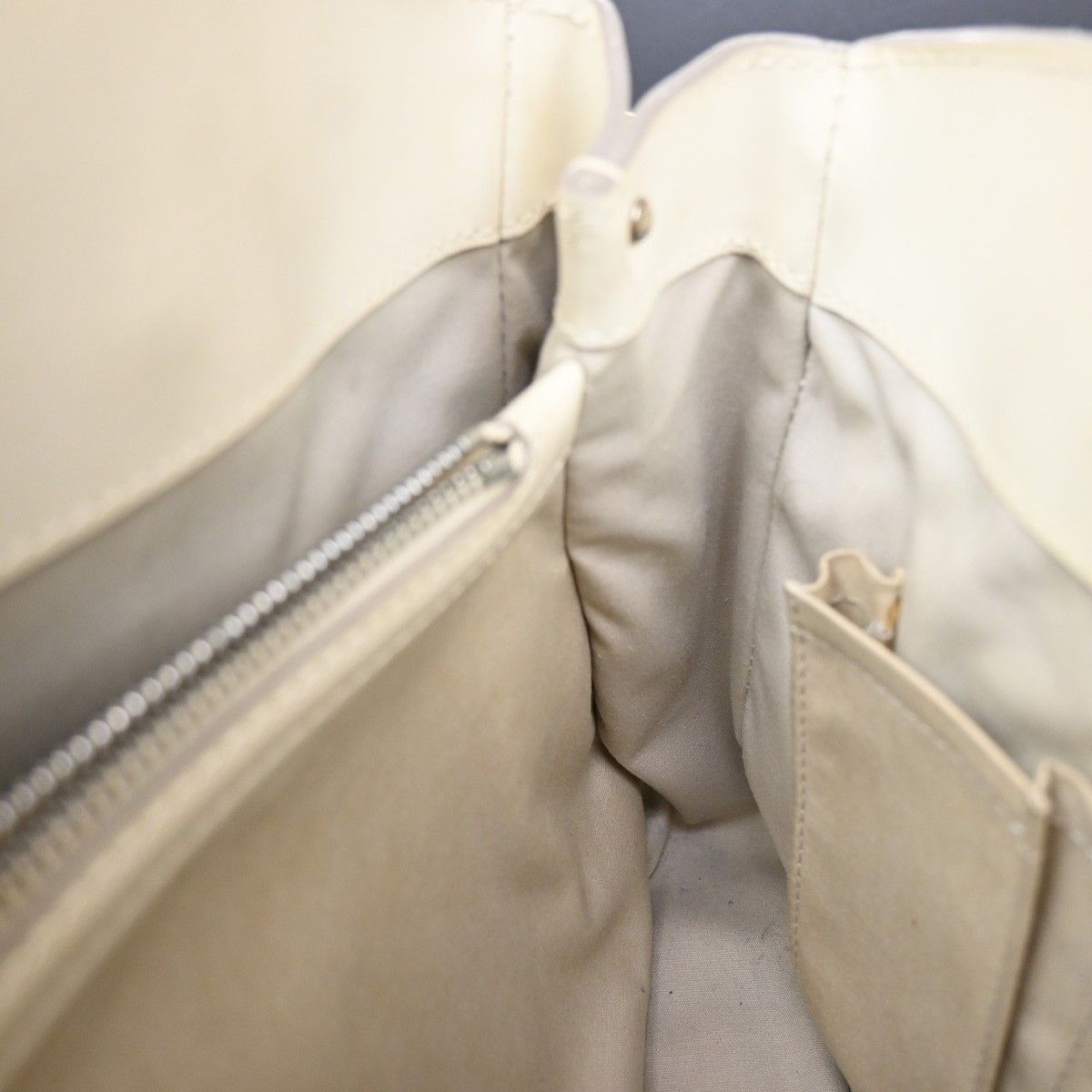 Louis Vuitton Louis Vuitton Passy Tote Epi Leather Size ONE SIZE - 14 Thumbnail