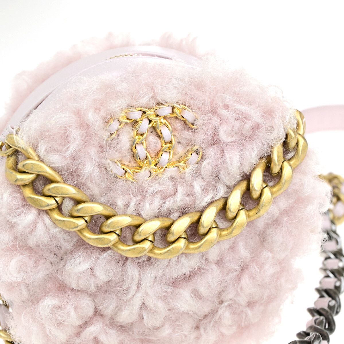 Chanel Chanel 19 Round Clutch with Chain Quilted Shearling Size ONE SIZE - 15 Thumbnail