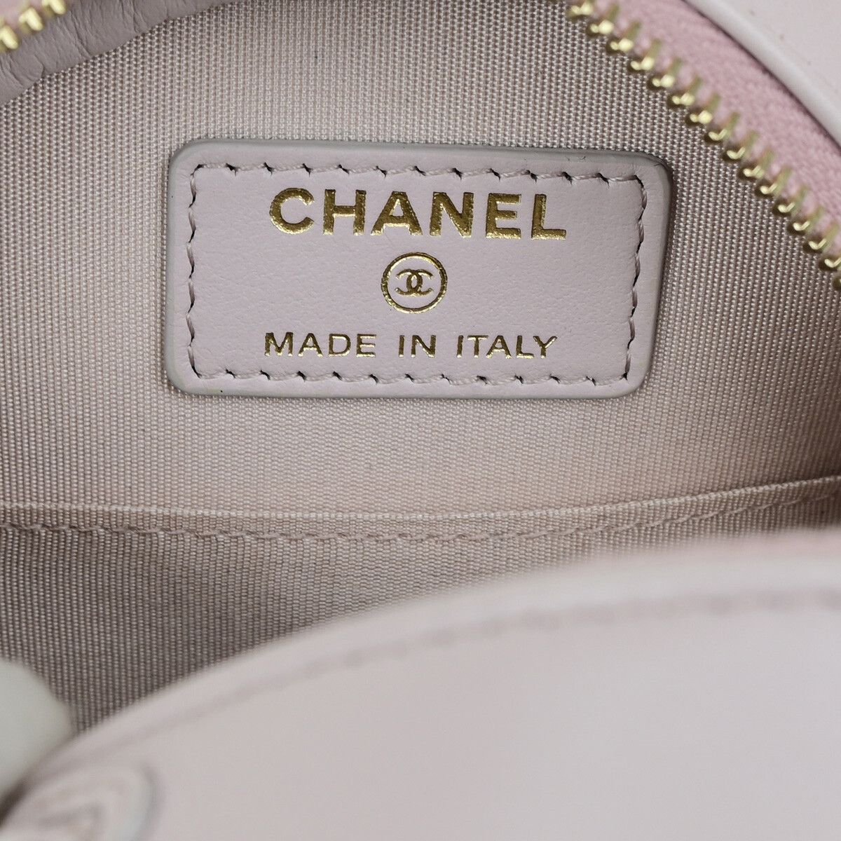 Chanel Chanel 19 Round Clutch with Chain Quilted Shearling Size ONE SIZE - 6 Thumbnail
