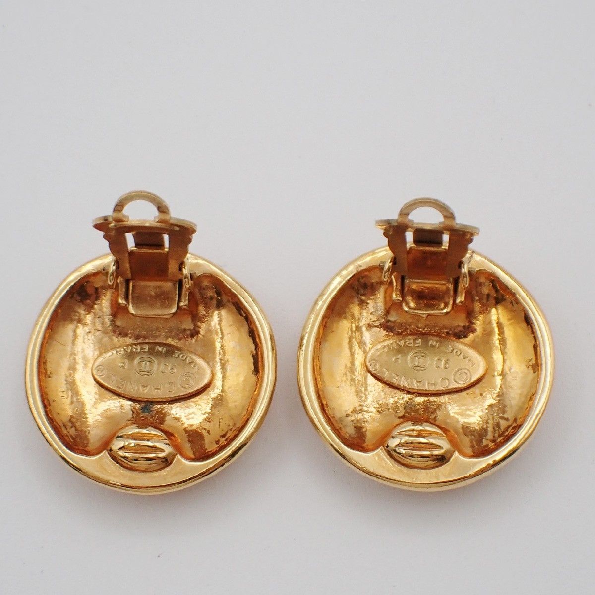 Chanel Chanel Vintage CC Round Button Clip-On Earrings Metal Size ONE SIZE - 3 Thumbnail