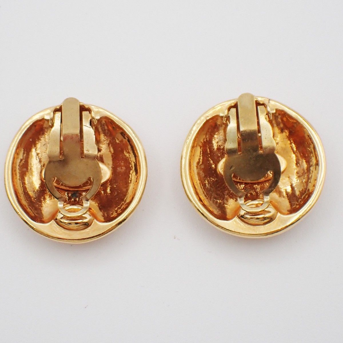 Chanel Chanel Vintage CC Round Button Clip-On Earrings Metal Size ONE SIZE - 2 Thumbnail
