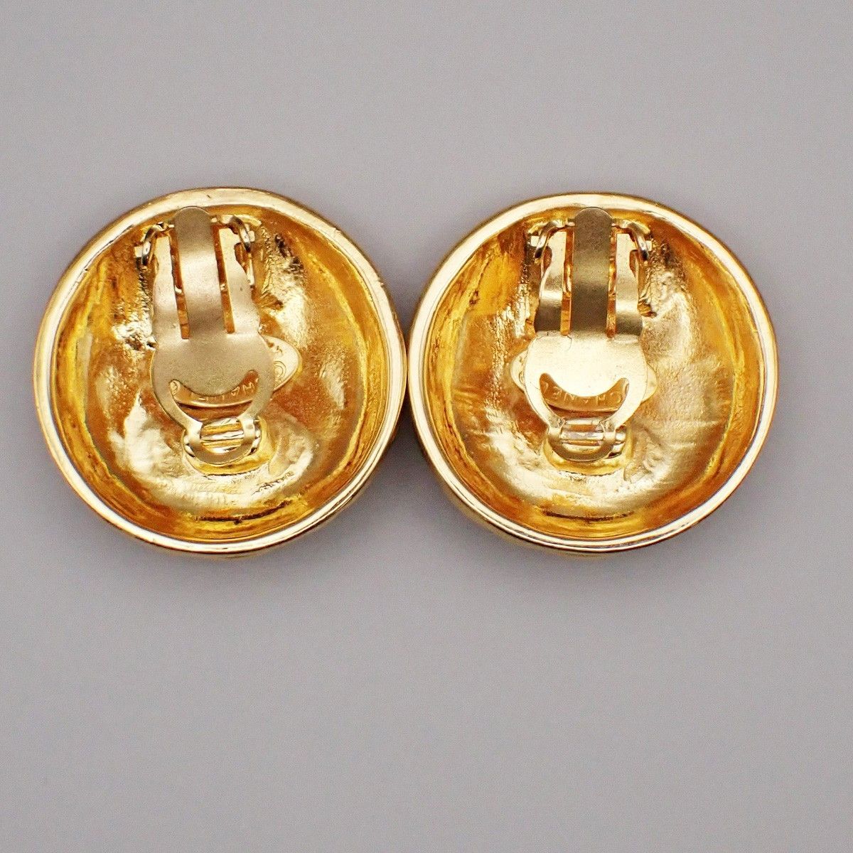 Chanel Chanel Vintage CC Quilted Round Button Clip-On Earrings Metal Size ONE SIZE - 2 Thumbnail