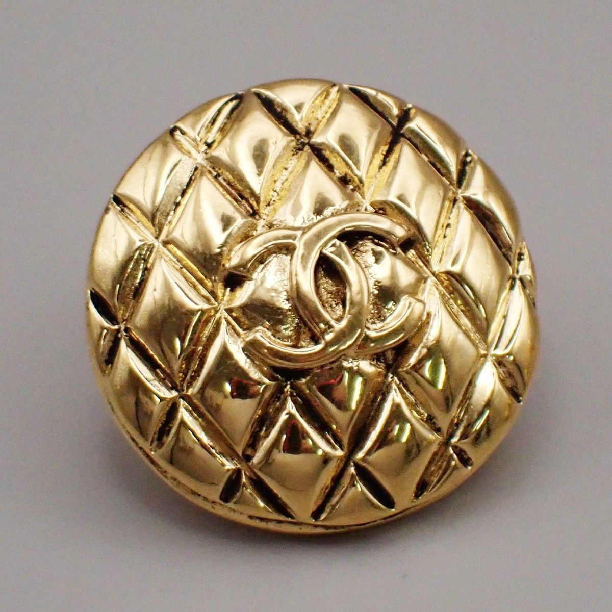 Chanel Chanel Vintage CC Quilted Round Button Clip-On Earrings Metal Size ONE SIZE - 11 Thumbnail