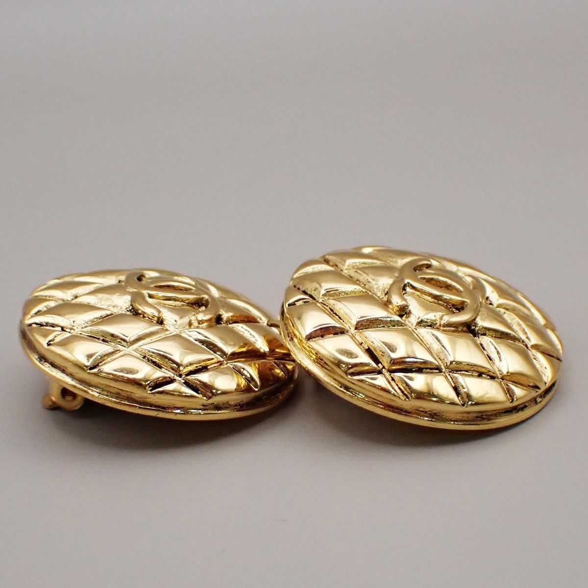 Chanel Chanel Vintage CC Quilted Round Button Clip-On Earrings Metal Size ONE SIZE - 9 Thumbnail