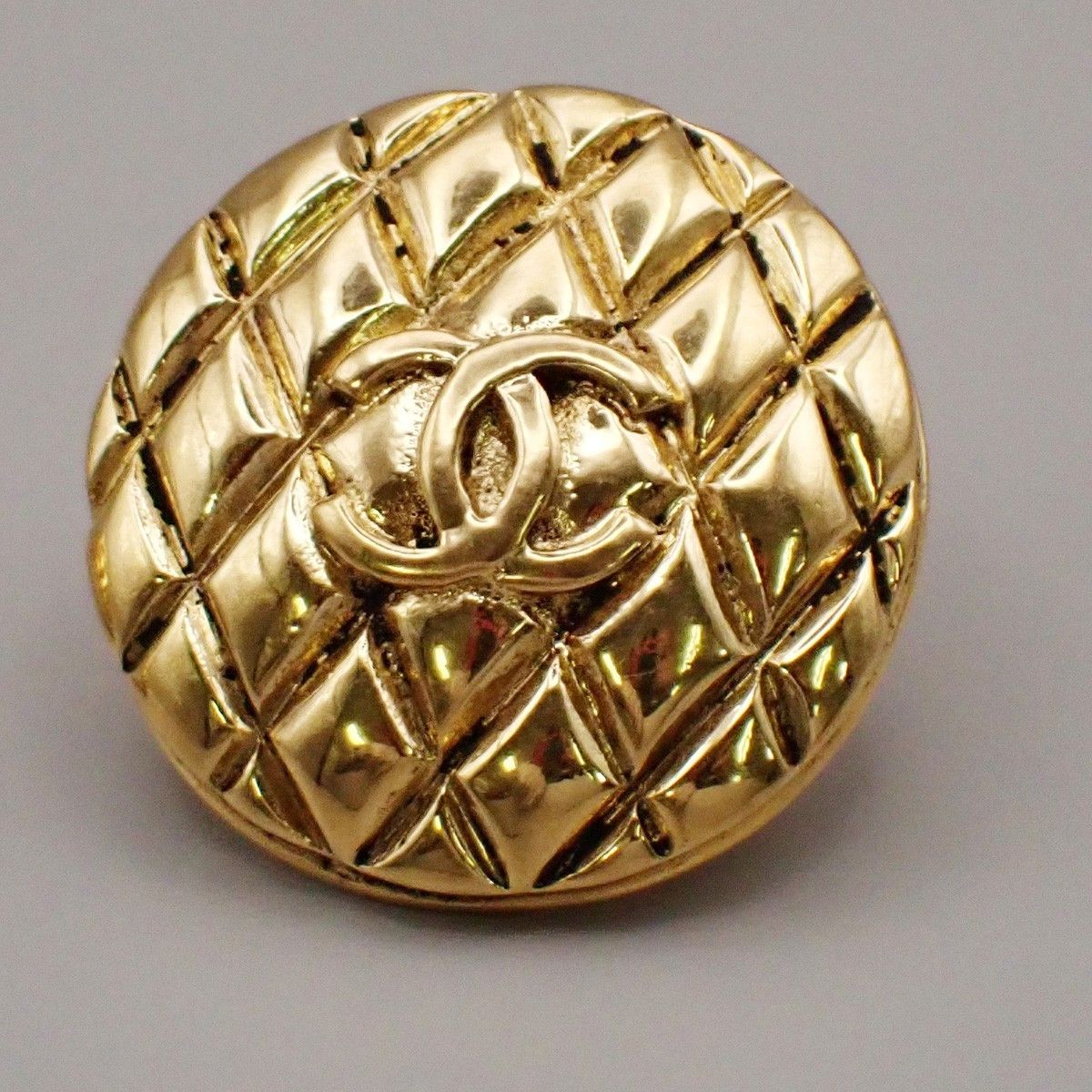 Chanel Chanel Vintage CC Quilted Round Button Clip-On Earrings Metal Size ONE SIZE - 4 Thumbnail