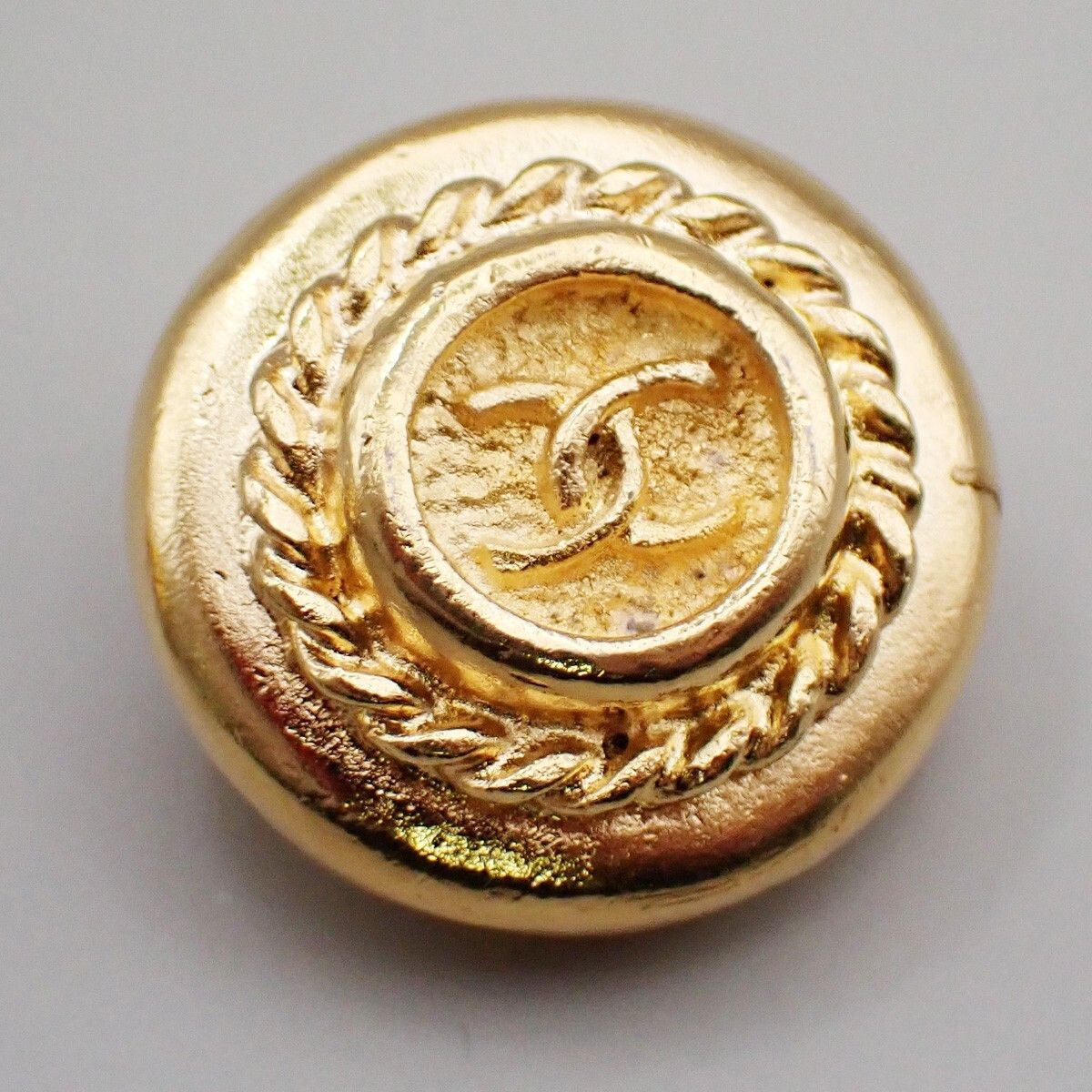 Chanel Chanel Vintage CC Logo Round Clip on Earrings Textured Metal Size ONE SIZE - 5 Thumbnail