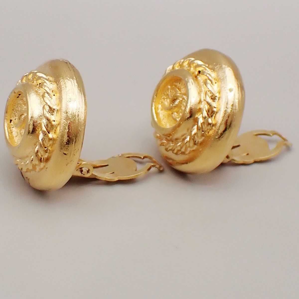 Chanel Chanel Vintage CC Logo Round Clip on Earrings Textured Metal Size ONE SIZE - 3 Thumbnail