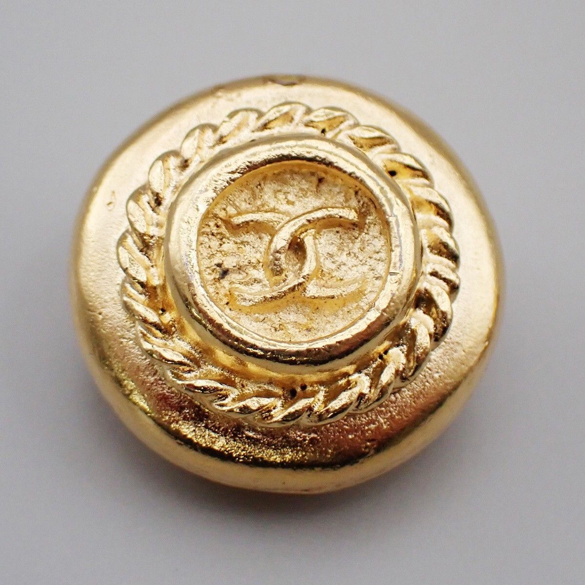 Chanel Chanel Vintage CC Logo Round Clip on Earrings Textured Metal Size ONE SIZE - 10 Thumbnail