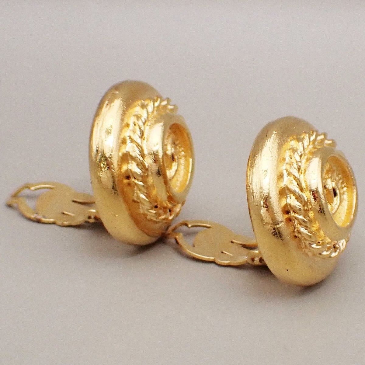 Chanel Chanel Vintage CC Logo Round Clip on Earrings Textured Metal Size ONE SIZE - 4 Thumbnail