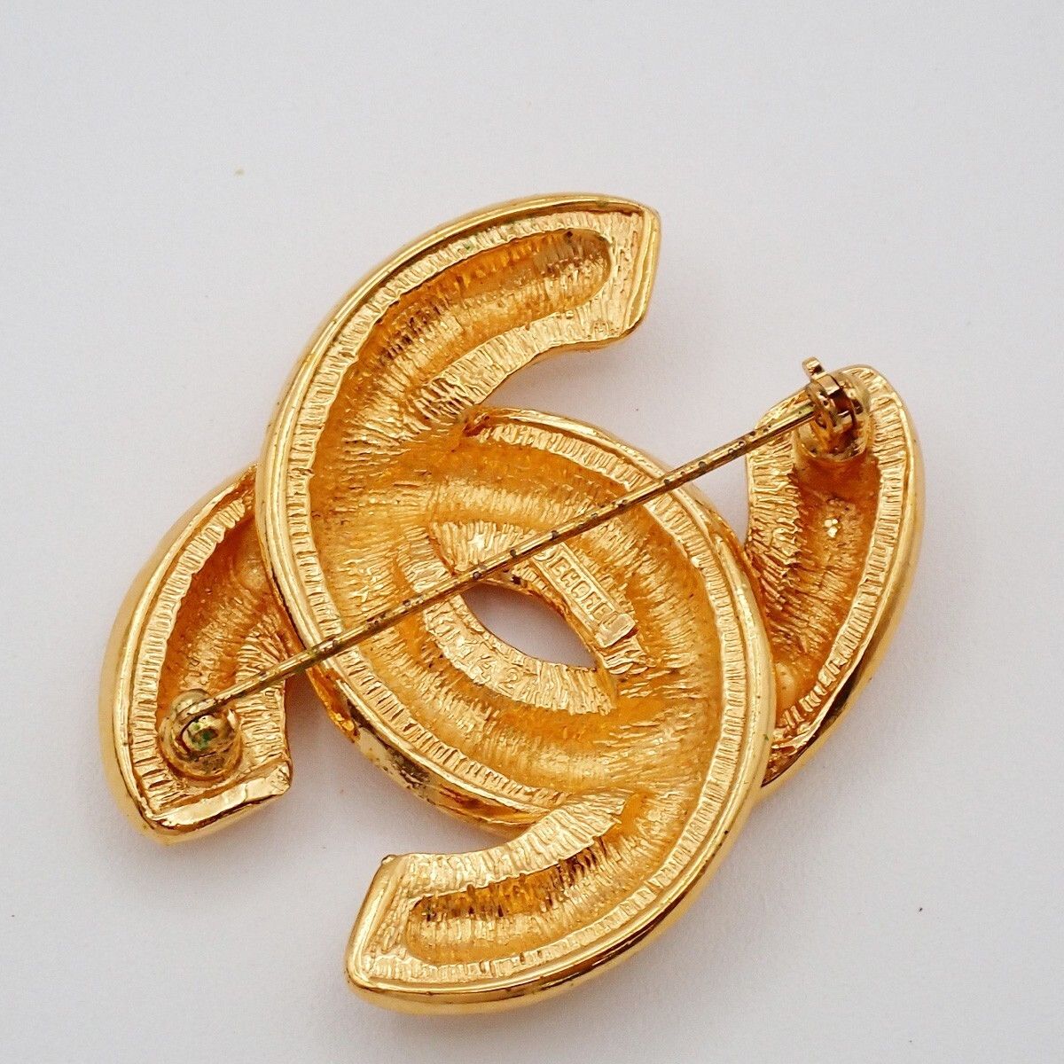 Chanel Chanel Vintage Quilted CC Brooch Metal Size ONE SIZE - 2 Thumbnail