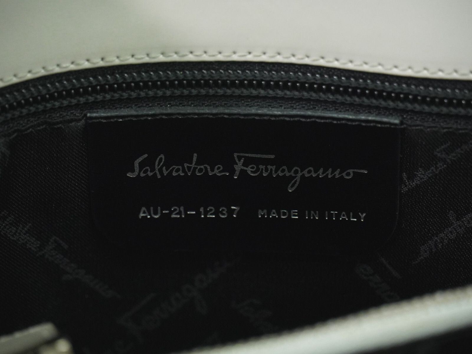 Salvatore Ferragamo Salvatore Ferragamo Gancini Shoulder Bag Leather Size ONE SIZE - 4 Thumbnail