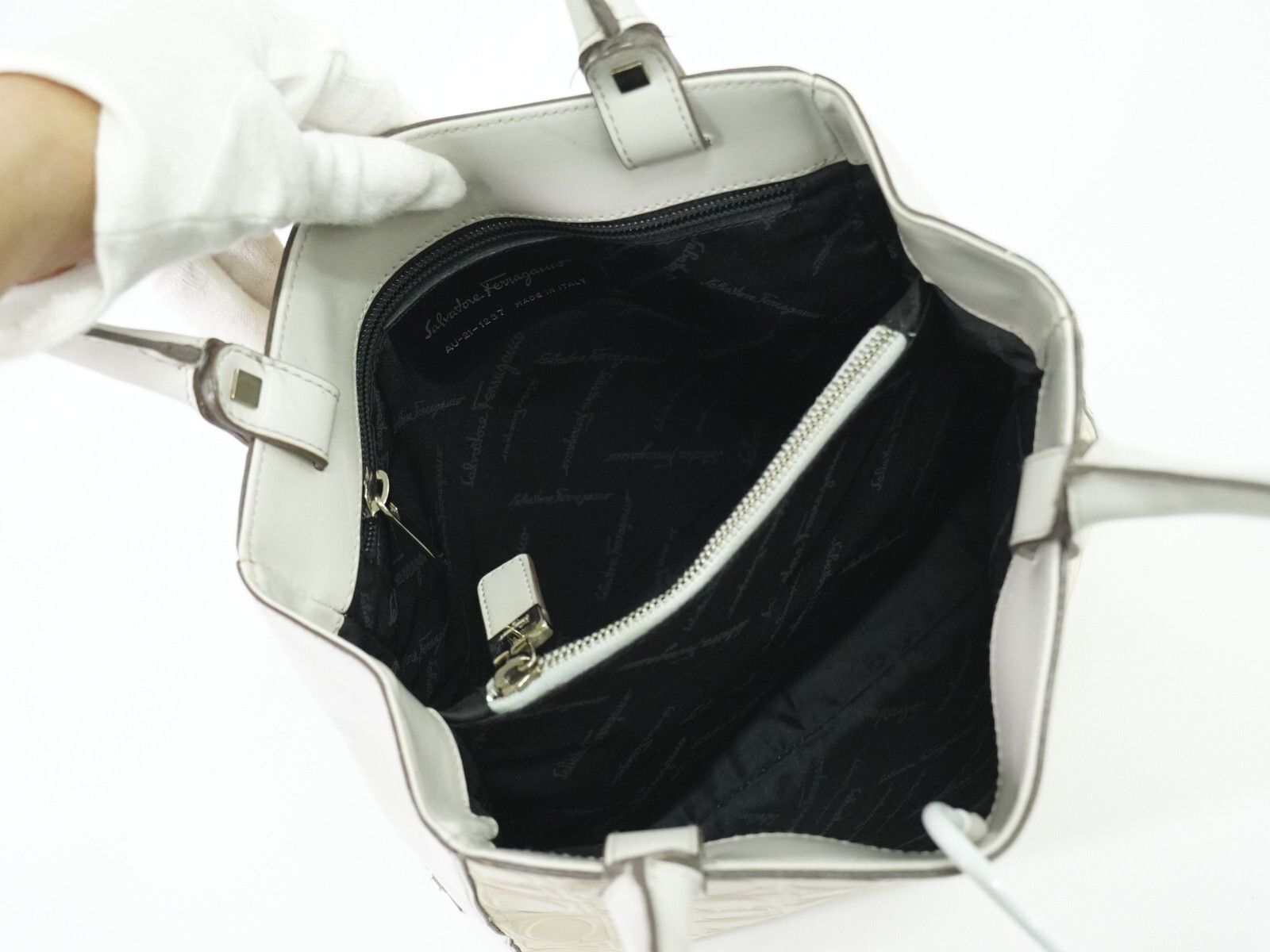 Salvatore Ferragamo Salvatore Ferragamo Gancini Shoulder Bag Leather Size ONE SIZE - 3 Thumbnail