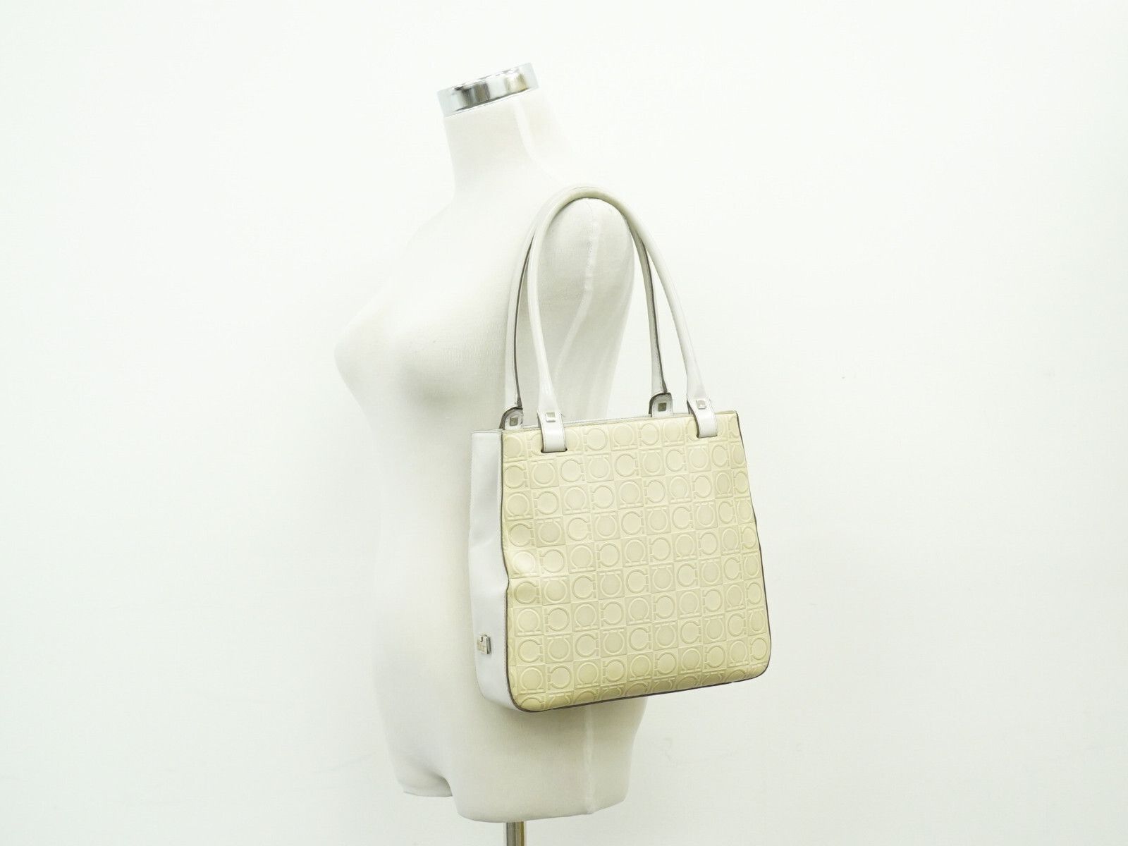 Salvatore Ferragamo Salvatore Ferragamo Gancini Shoulder Bag Leather Size ONE SIZE - 9 Thumbnail