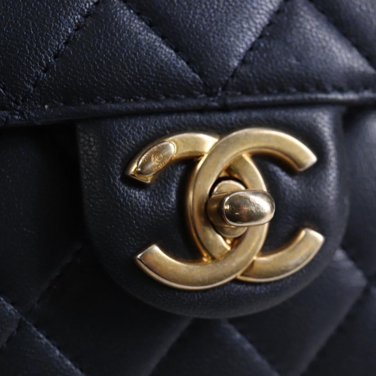 Chanel Chanel Chic Pearls Flap Bag Quilted Lambskin Size ONE SIZE - 19 Thumbnail