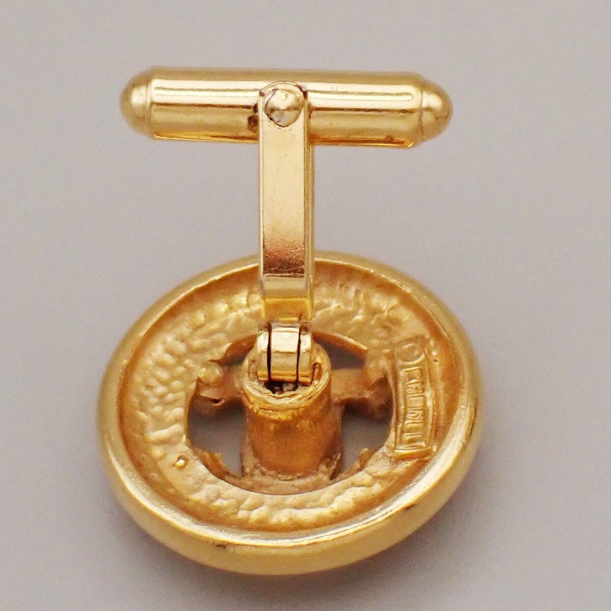 Chanel Chanel Vintage Logo Round Cufflinks Plated Gold Size ONE SIZE - 11 Thumbnail