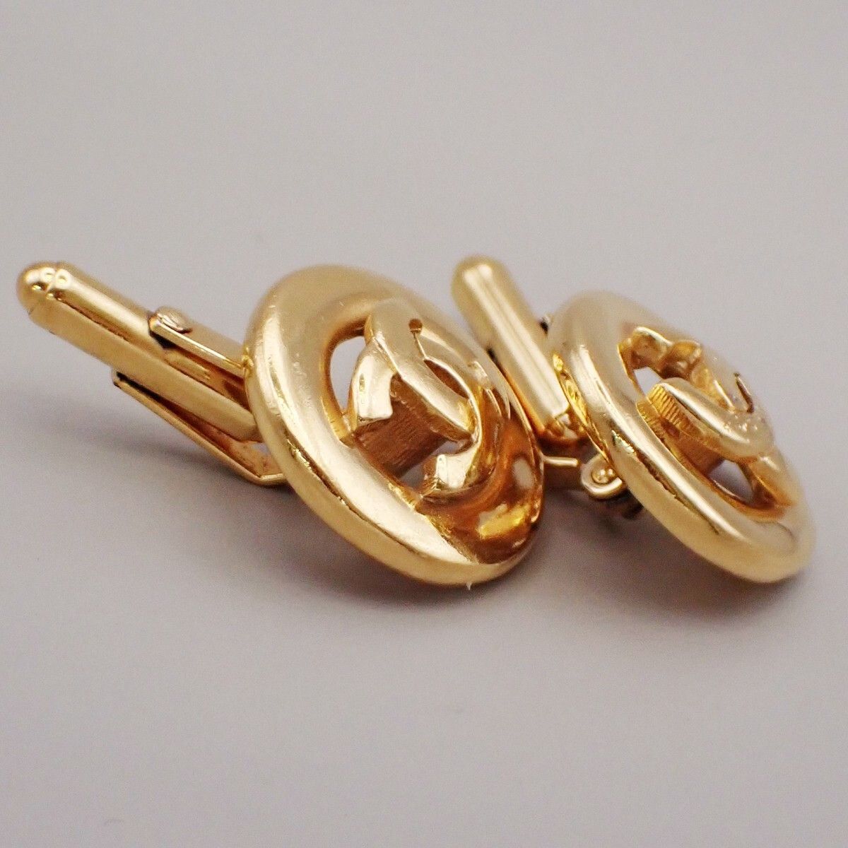 Chanel Chanel Vintage Logo Round Cufflinks Plated Gold Size ONE SIZE - 4 Thumbnail