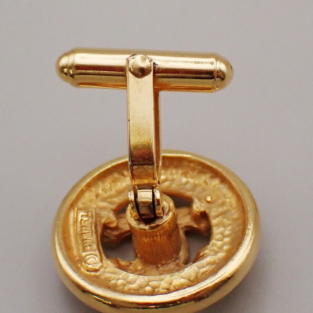 Chanel Chanel Vintage Logo Round Cufflinks Plated Gold Size ONE SIZE - 6 Thumbnail