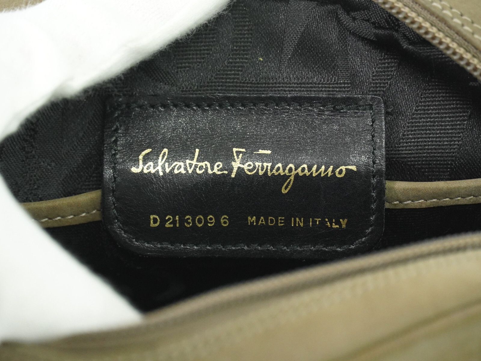 Salvatore Ferragamo Salvatore Ferragamo Vara Bow camera Shoulder Bag Suede Size ONE SIZE - 4 Thumbnail